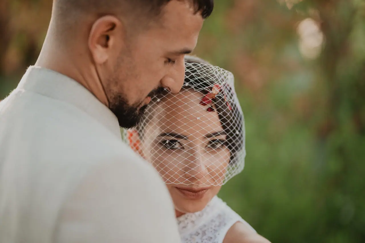 Fotografía de boda en Valencia: velo rejilla