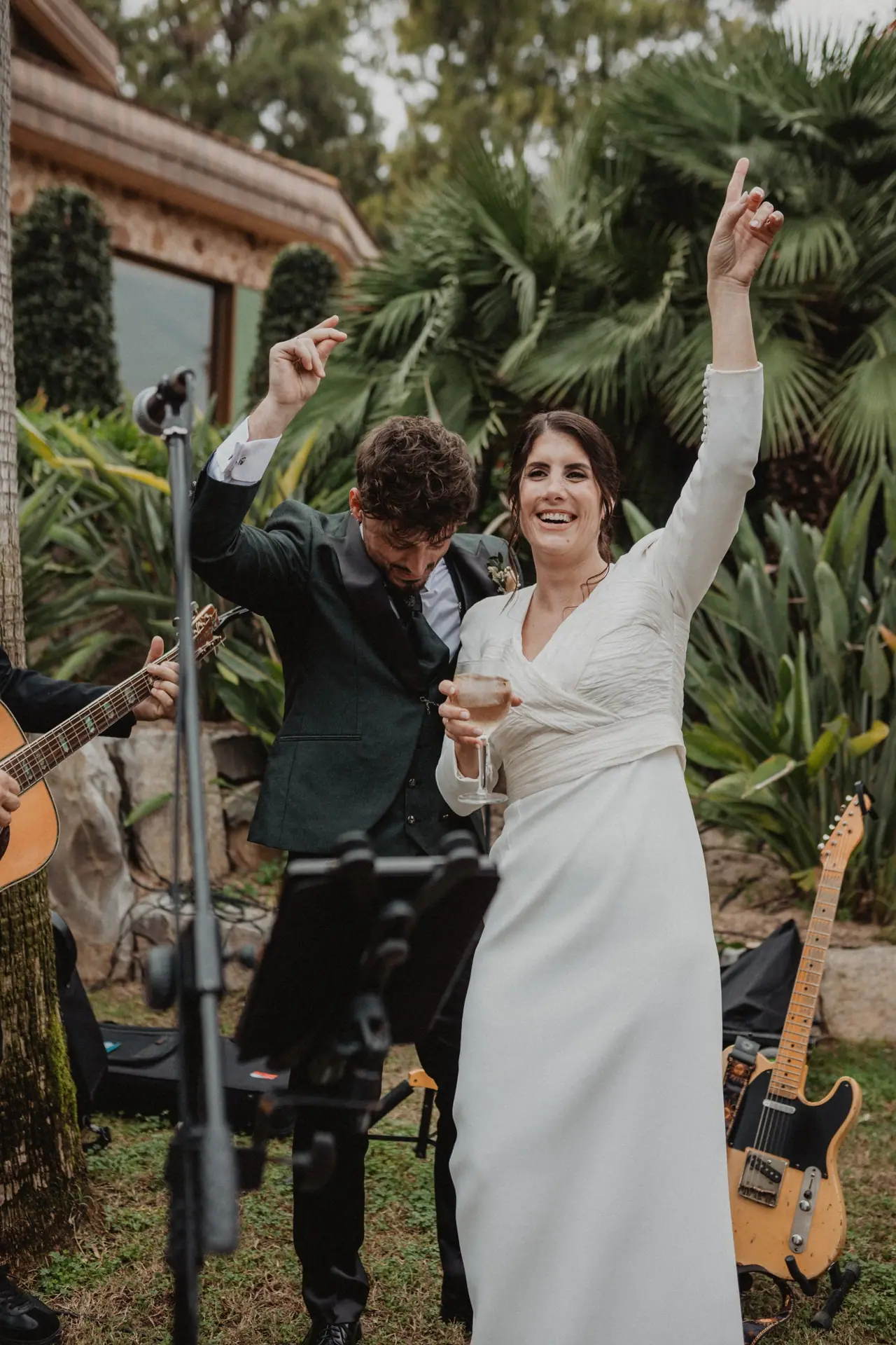 Fotografía de boda en Valencia: novia musicos