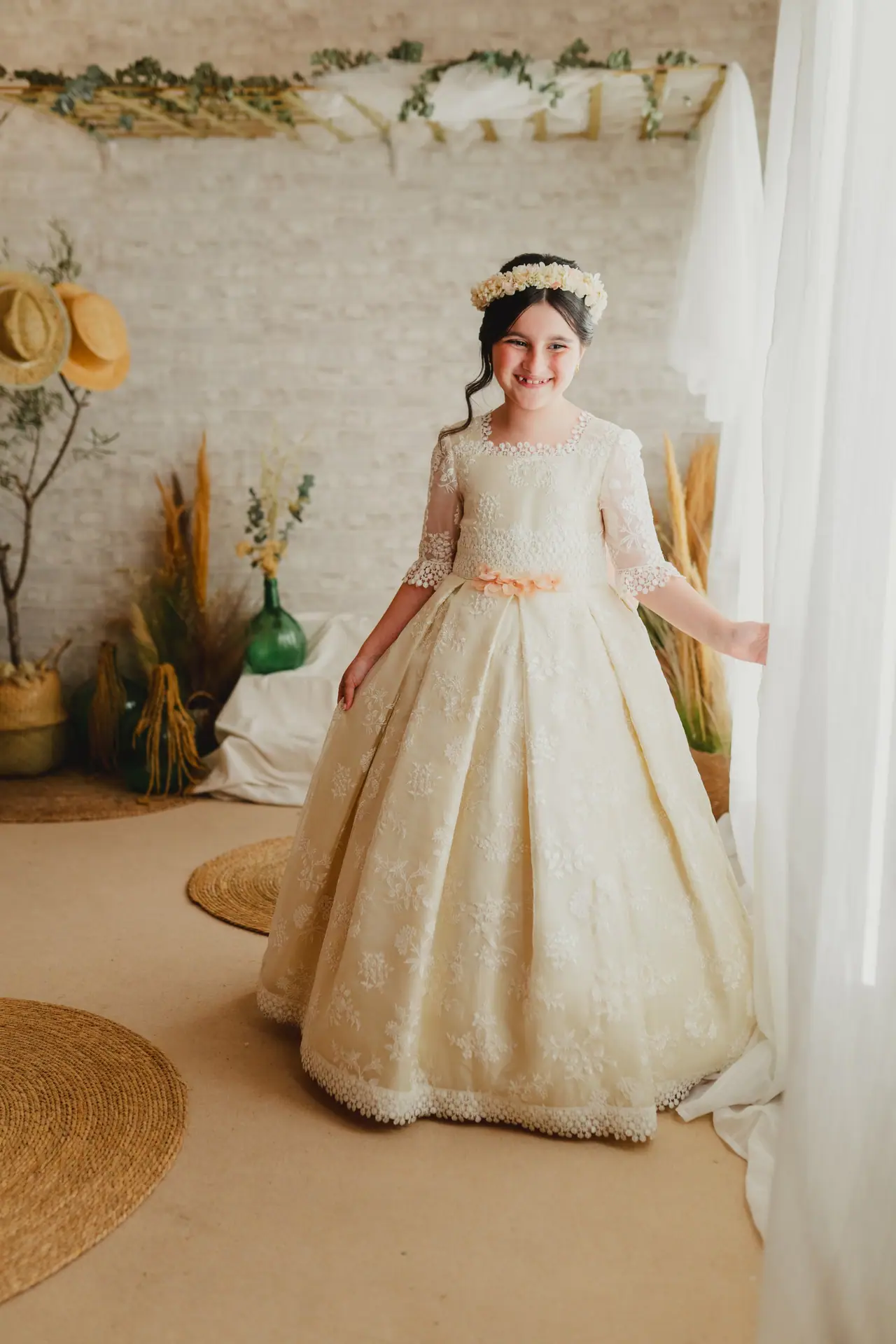 Fotografía de comunión: estudio vestido vuelo cortina