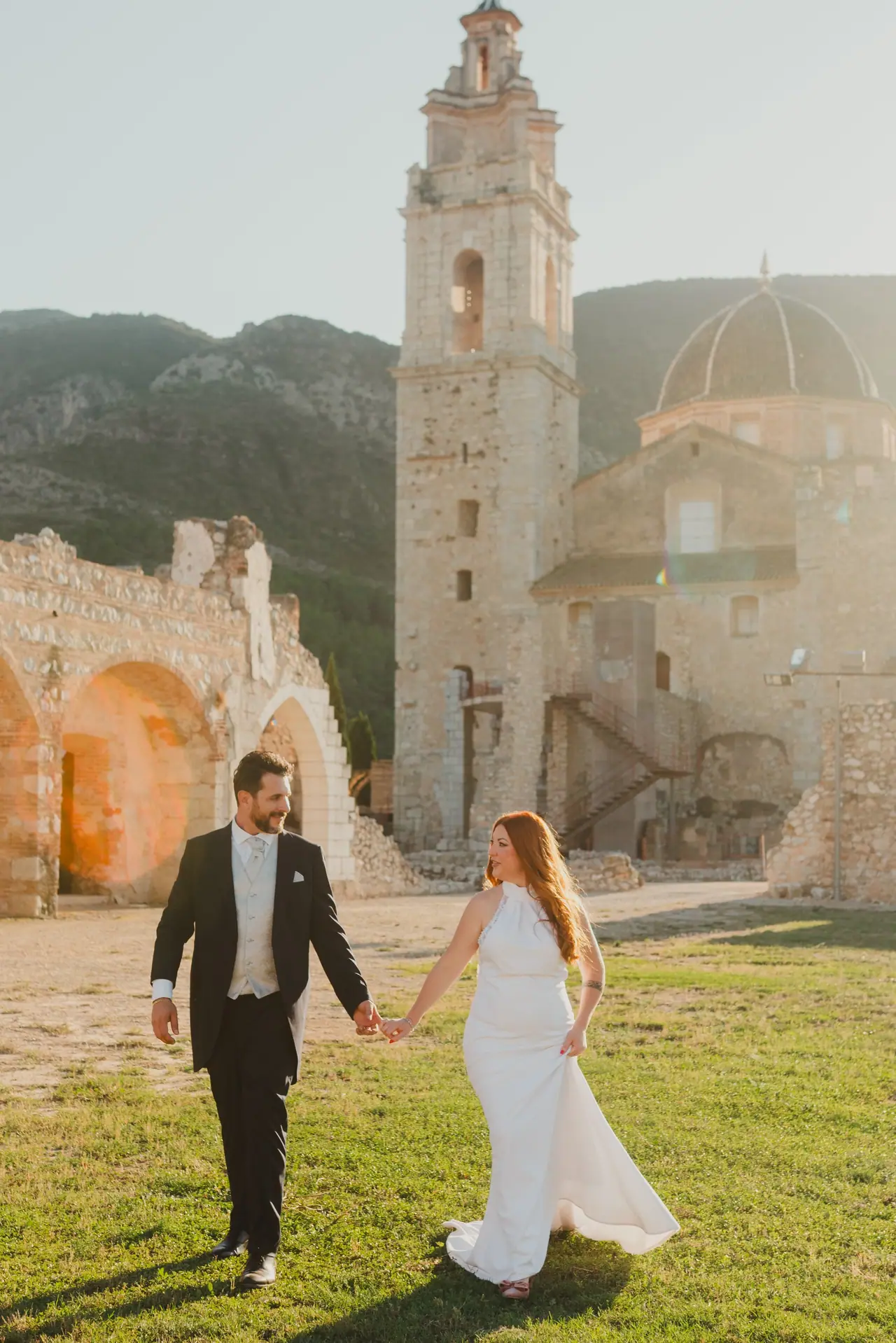 Sesión de postboda: monasterio campanario paseo